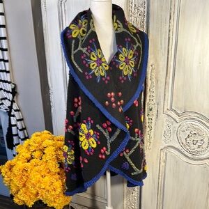 KAKTUS Floral Wool Knit Black Shawl Type Vest Made n Italy